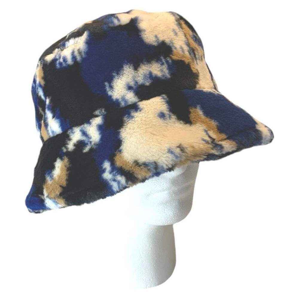 Sprigs Reversible Faux Fur and Sherpa Bucket Hat BLUE PRINT/BLACK ONE SZ
